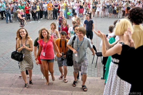 Луцький театр у Мінську вітали вигуками «Слава Україні!»