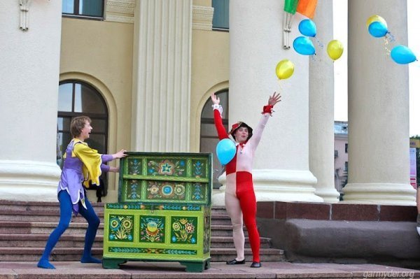 Луцький театр у Мінську вітали вигуками «Слава Україні!»