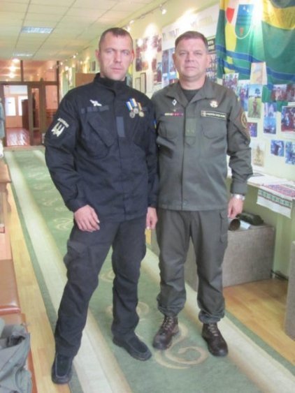 Відомого бійця і волонтера нагородили медаллю. ФОТО