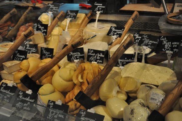 Чорні бургери, закарпатські равлики та алхімічні настоянки: найбільший ринок вуличної їжі. ФОТО