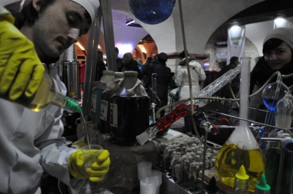 Чорні бургери, закарпатські равлики та алхімічні настоянки: найбільший ринок вуличної їжі. ФОТО