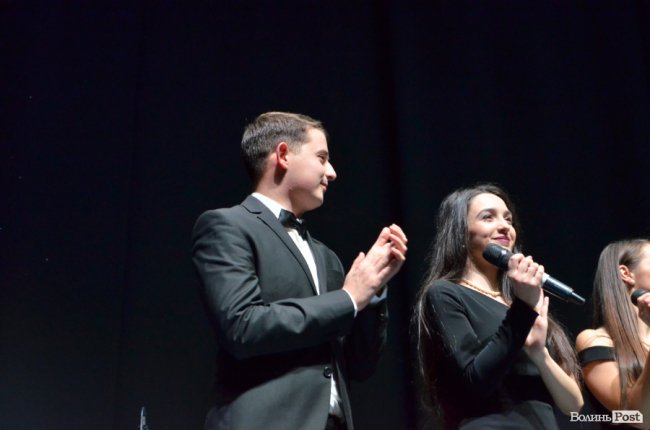 Новорічні хіти та казкова енергетика: як лучан розважали LeoBand Orchestra. ФОТОРЕПОРТАЖ