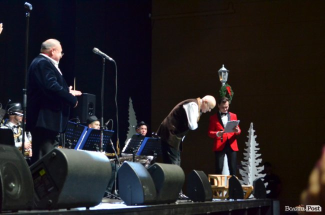 Новорічні хіти та казкова енергетика: як лучан розважали LeoBand Orchestra. ФОТОРЕПОРТАЖ