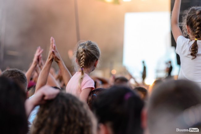 Казали «гречка», але підспівували: як у Луцьку минув безкоштовний концерт «Океану Ельзи». ФОТО 