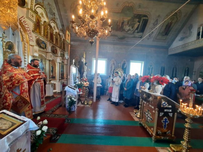 Відомий хірург-священник Валіхновський відправив службу у церкві на Волині. ФОТО