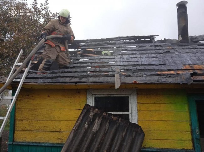 На Волині горіли житловий будинок та дача