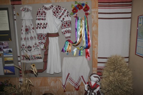 У найбільшому музеї Луцька – виставка з унікальними марками