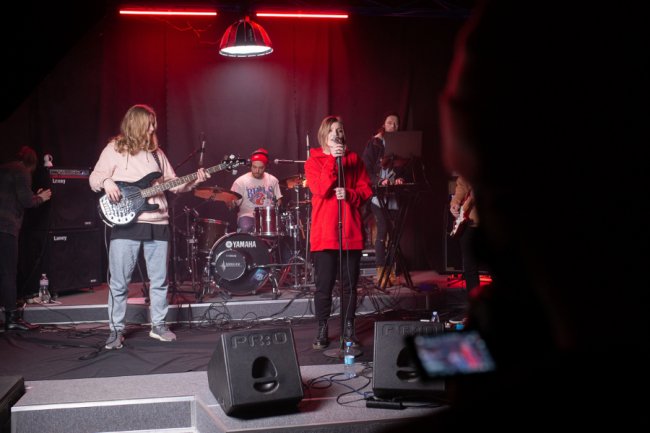 На нещодавно створеній у Луцьку платформі записали перші онлайн-концерти. ФОТО