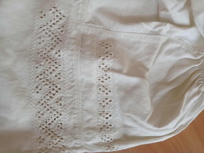 Волинському музею передали столітні жіночі сорочки