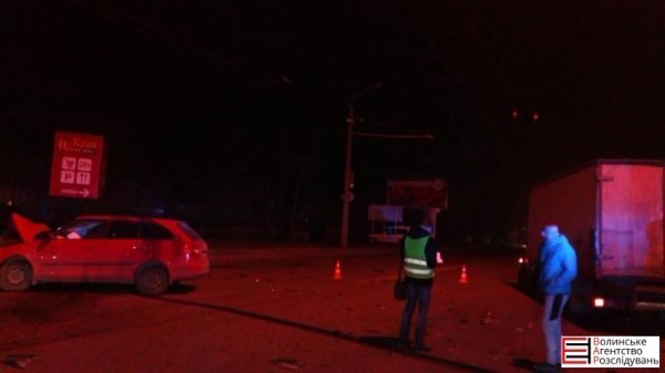 Нічна ДТП у Луцьку: легковик в'їхав у «Газель». ФОТО