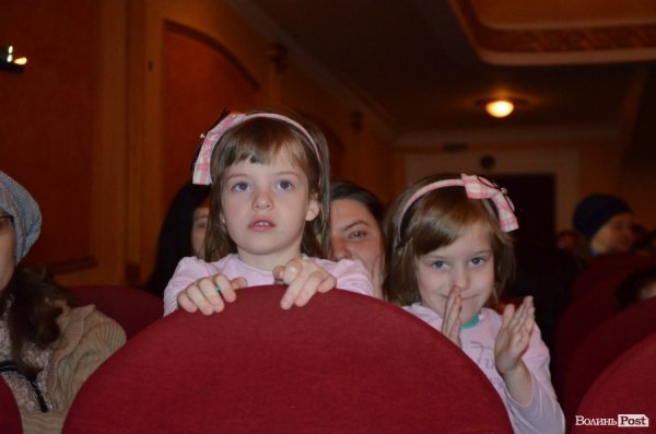 Віншування, янголи і різдвяне тепло: у Луцьку колядував фестиваль вертепів