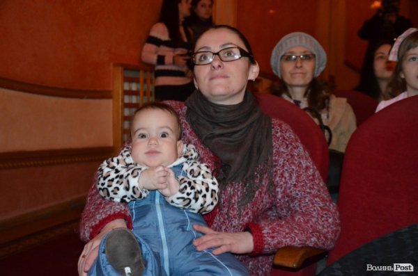 Віншування, янголи і різдвяне тепло: у Луцьку колядував фестиваль вертепів