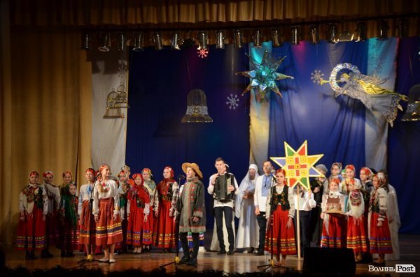 Віншування, янголи і різдвяне тепло: у Луцьку колядував фестиваль вертепів