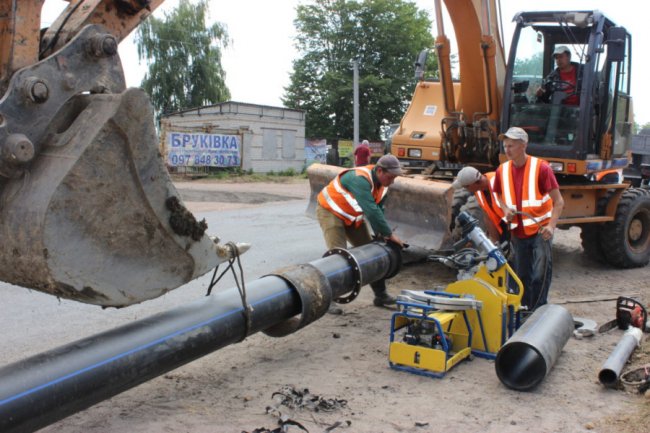 У Нововолинську проводять капітальну реконструкцію водопроводу. ФОТО
