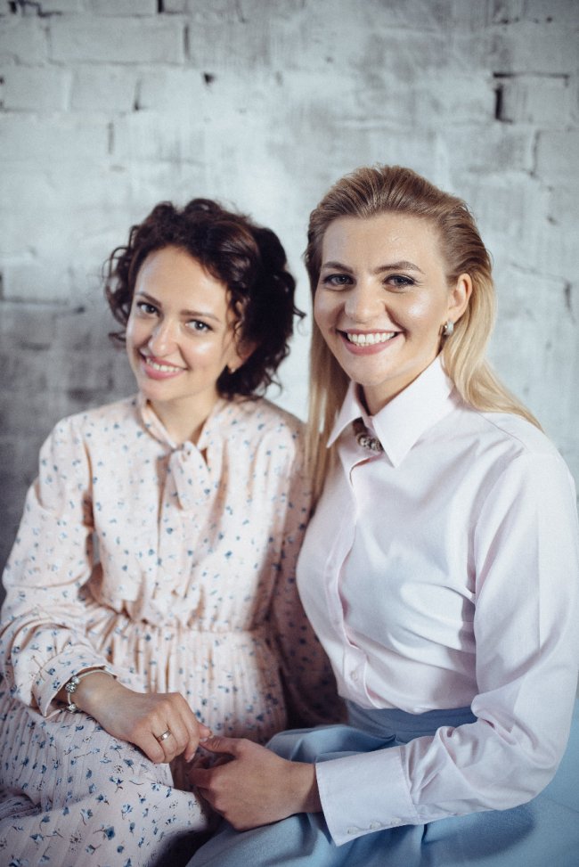 Луцькі телеведучі знялись у фотосесії в стилі «Friends». ФОТО