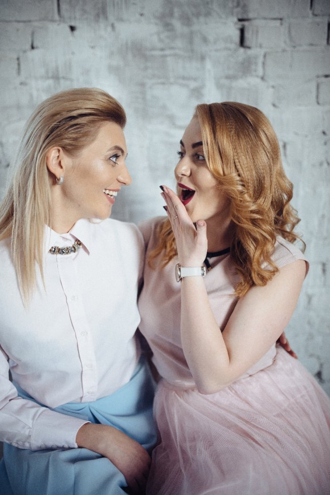 Луцькі телеведучі знялись у фотосесії в стилі «Friends». ФОТО