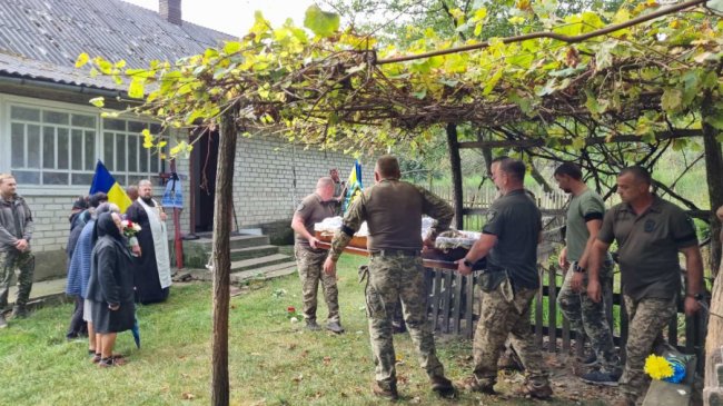 На Волині попрощалися з бойовим медиком, 56-річним Героєм Віктором Буштером