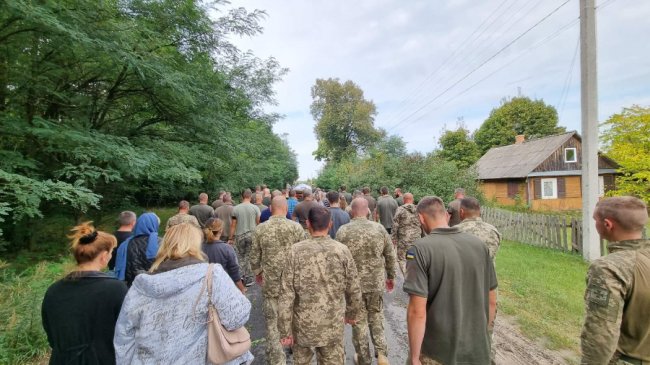 На Волині попрощалися з бойовим медиком, 56-річним Героєм Віктором Буштером