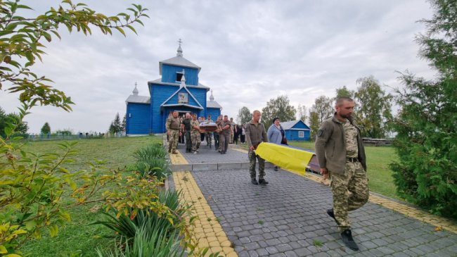 На Волині попрощалися з бойовим медиком, 56-річним Героєм Віктором Буштером