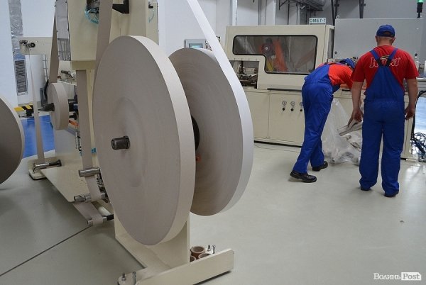 Як у Луцьку виготовляють туалетний папір. ФОТО