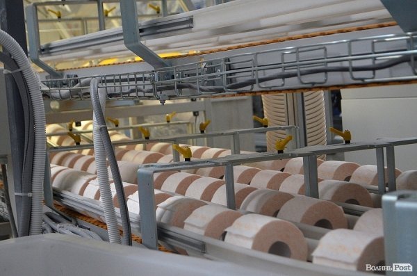 Як у Луцьку виготовляють туалетний папір. ФОТО