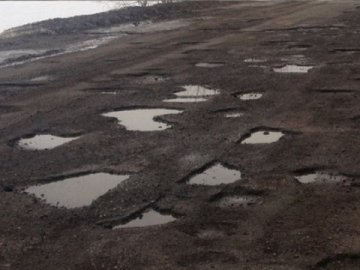 «Ями такі, що не можуть маршрутки їхати»: на Волині просять відремонтувати дорогу