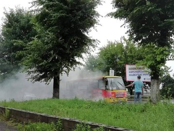 У Луцьку на ходу задимілась маршрутка. ФОТО