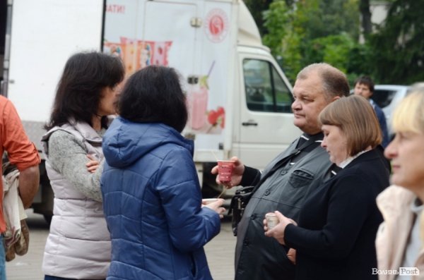 На луцькому «Фестивалі національної кухні» свиню почали пекти ще уночі. ФОТО