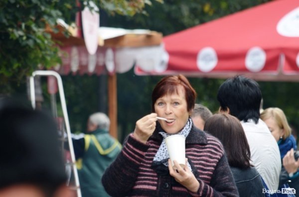 На луцькому «Фестивалі національної кухні» свиню почали пекти ще уночі. ФОТО