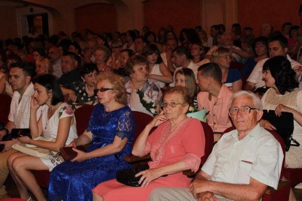 Як у Луцьку святкували випускники. ФОТО