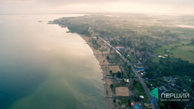 Опублікували фото оповитого туманом Світязю з висоти пташиного польоту