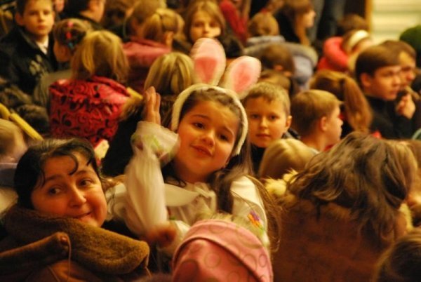 Священики влаштували обездоленим дітям свято. ФОТО