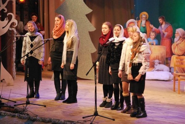 Священики влаштували обездоленим дітям свято. ФОТО