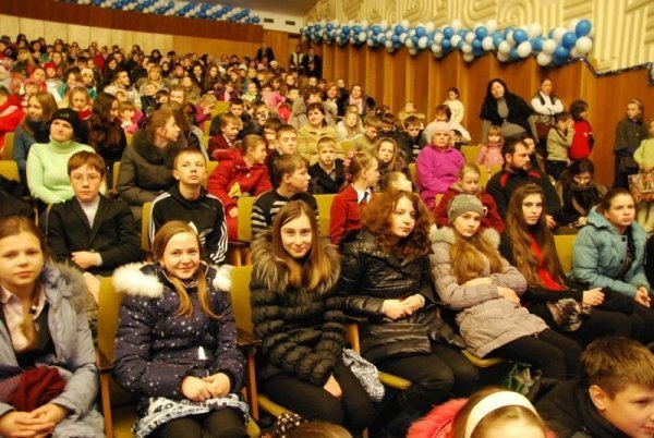 Священики влаштували обездоленим дітям свято. ФОТО