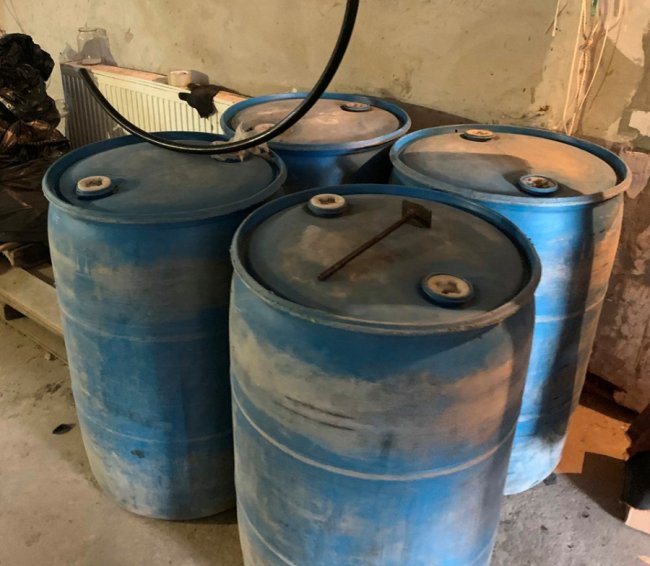 У селі під Луцьком «бізнесмен» організував підпільний цех горілчаного фальсифікату