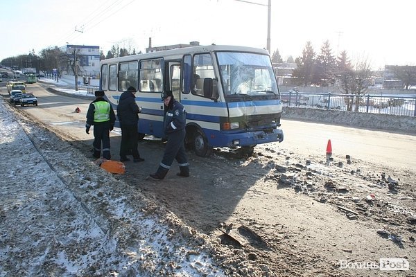 Аварія у Луцьку: один автобус врізався в інший. ФОТО. ОНОВЛЕНО