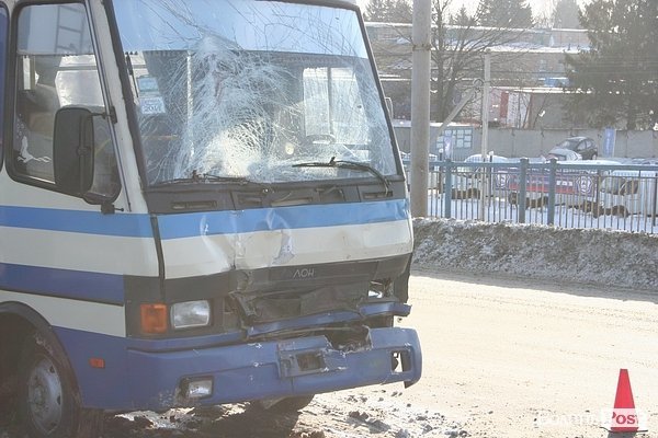 Аварія у Луцьку: один автобус врізався в інший. ФОТО. ОНОВЛЕНО
