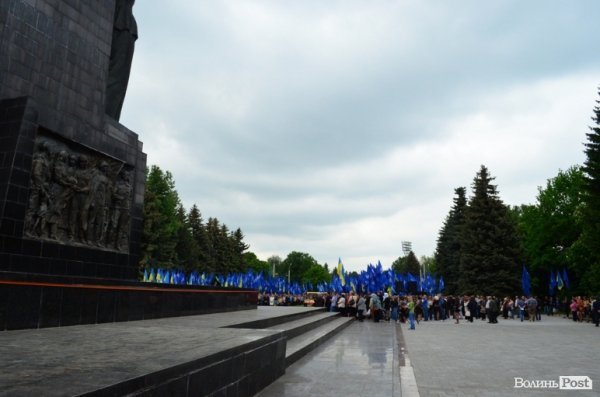 Антифашистська акція Партії регіонів у Луцьку. ФОТО