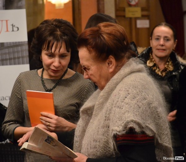 У Луцьку - творчий тандем: Оксана Забужко та «Сестри Тельнюк». ФОТО. ВІДЕО