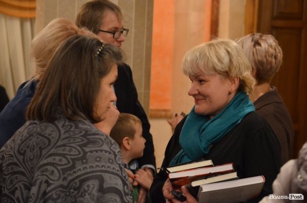 У Луцьку - творчий тандем: Оксана Забужко та «Сестри Тельнюк». ФОТО. ВІДЕО