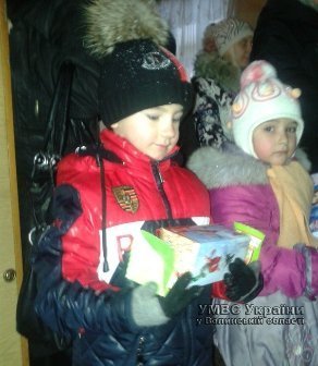 Волинській бійці подарували свято дітям на Донеччині. ФОТО