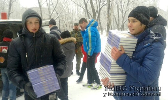 Волинській бійці подарували свято дітям на Донеччині. ФОТО