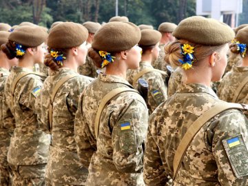 Військовий облік для жінок: Кабмін скасував стару постанову про деякі спеціальності