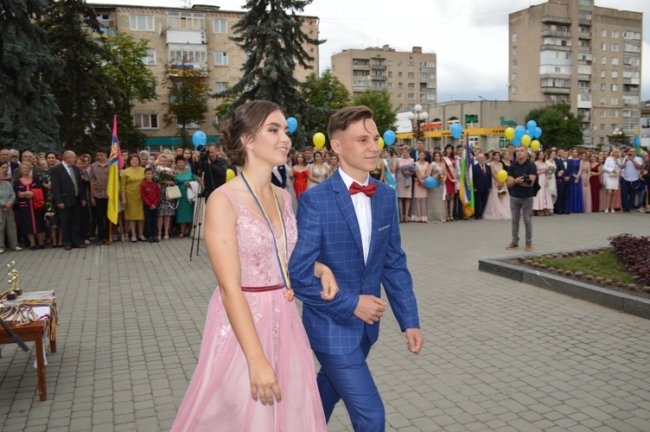 Бал випускників у Ковелі. ФОТО