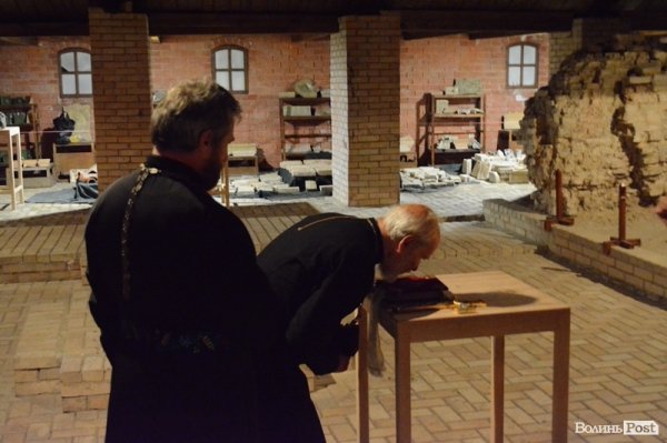 У Луцьку священики молилися біля старовинних руїн. ФОТО