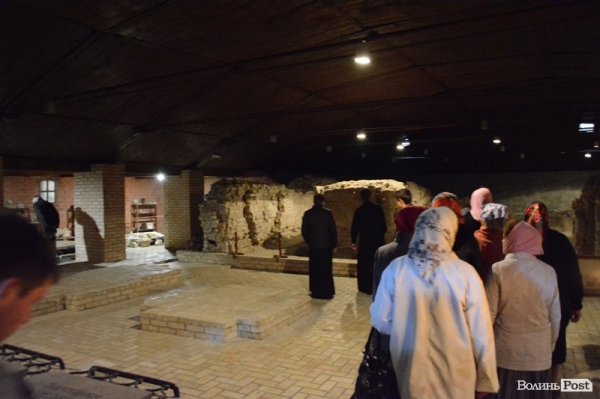 У Луцьку священики молилися біля старовинних руїн. ФОТО