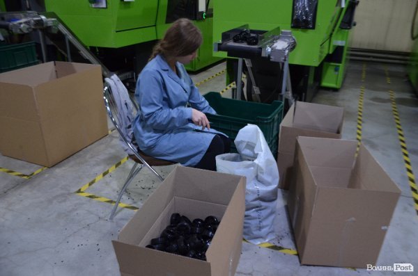 Безпека та якість: луцька фабрика показала, як виготовляє іграшки