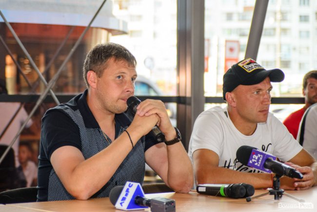 Лучан знайомили з новими гравцями «Волині». ФОТО