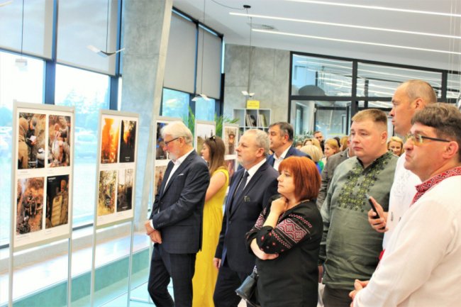 У Польщі відкрили фотовиставку Героя з Волині, який загинув під Бахмутом