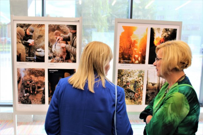 У Польщі відкрили фотовиставку Героя з Волині, який загинув під Бахмутом